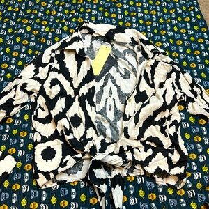 Rachel Zoe crop button up with tie bottom L BNWT